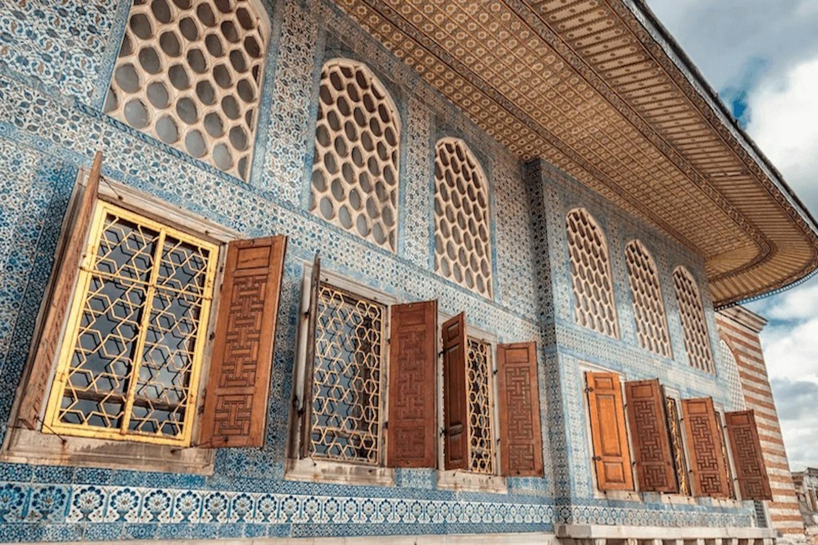 Détail des fenêtres et tuiles du Palais de Topkapi