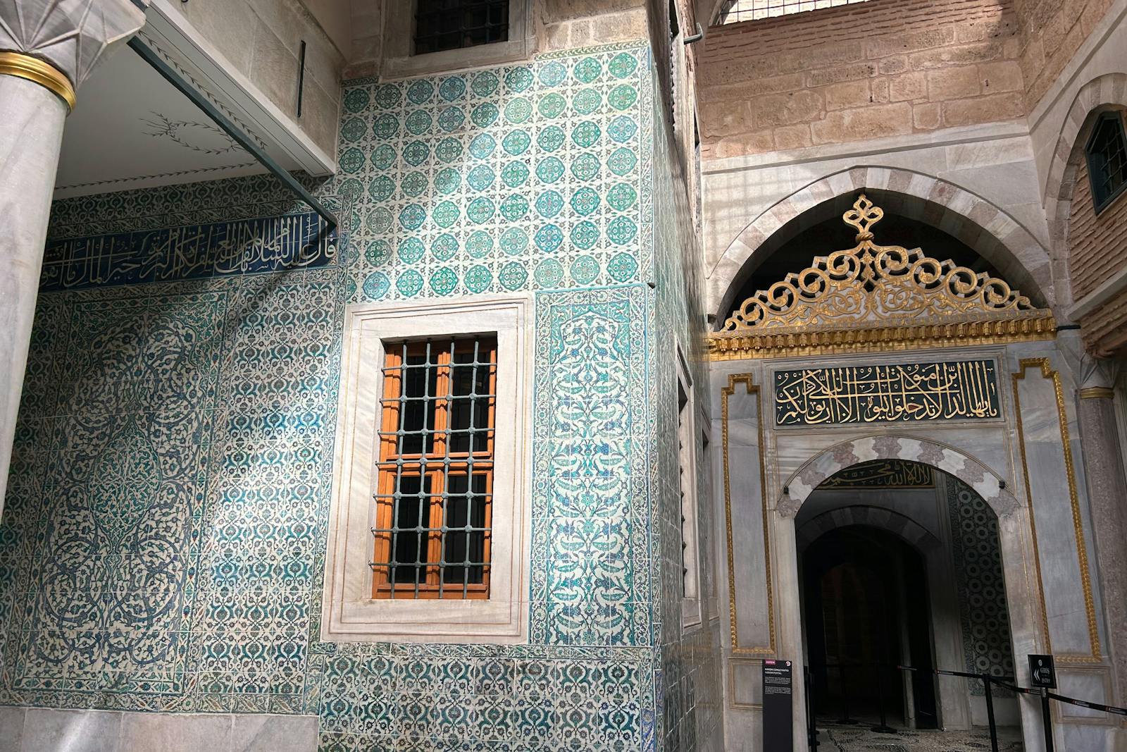 Dettaglio delle piastrelle di ceramica del Palazzo di Topkapi