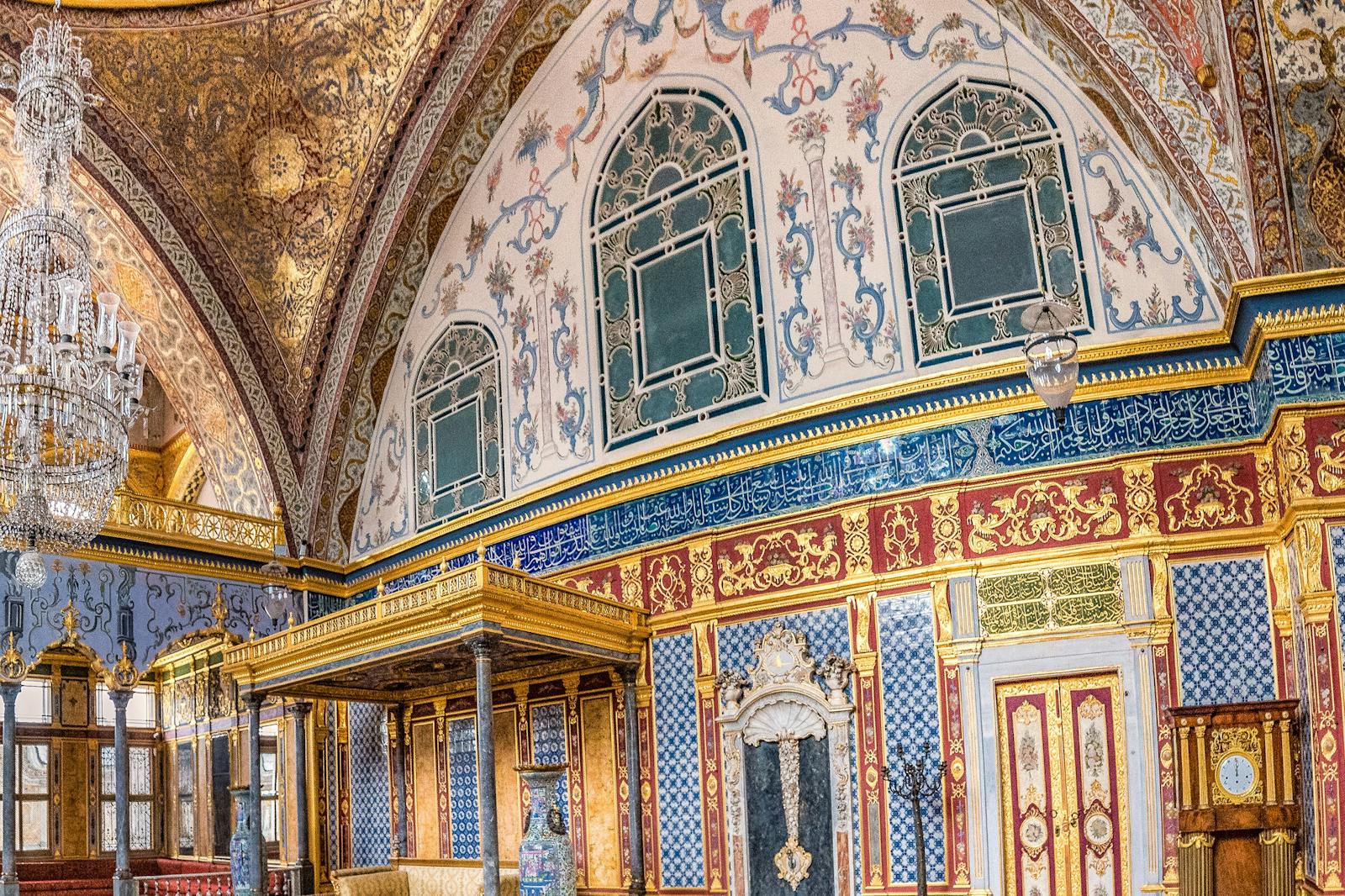 Decor interior sumptuoso do Palácio de Topkapi